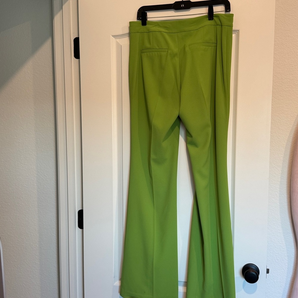 Alice+ Olivia Vibrant Green Flared Pants - Picture 3 of 4